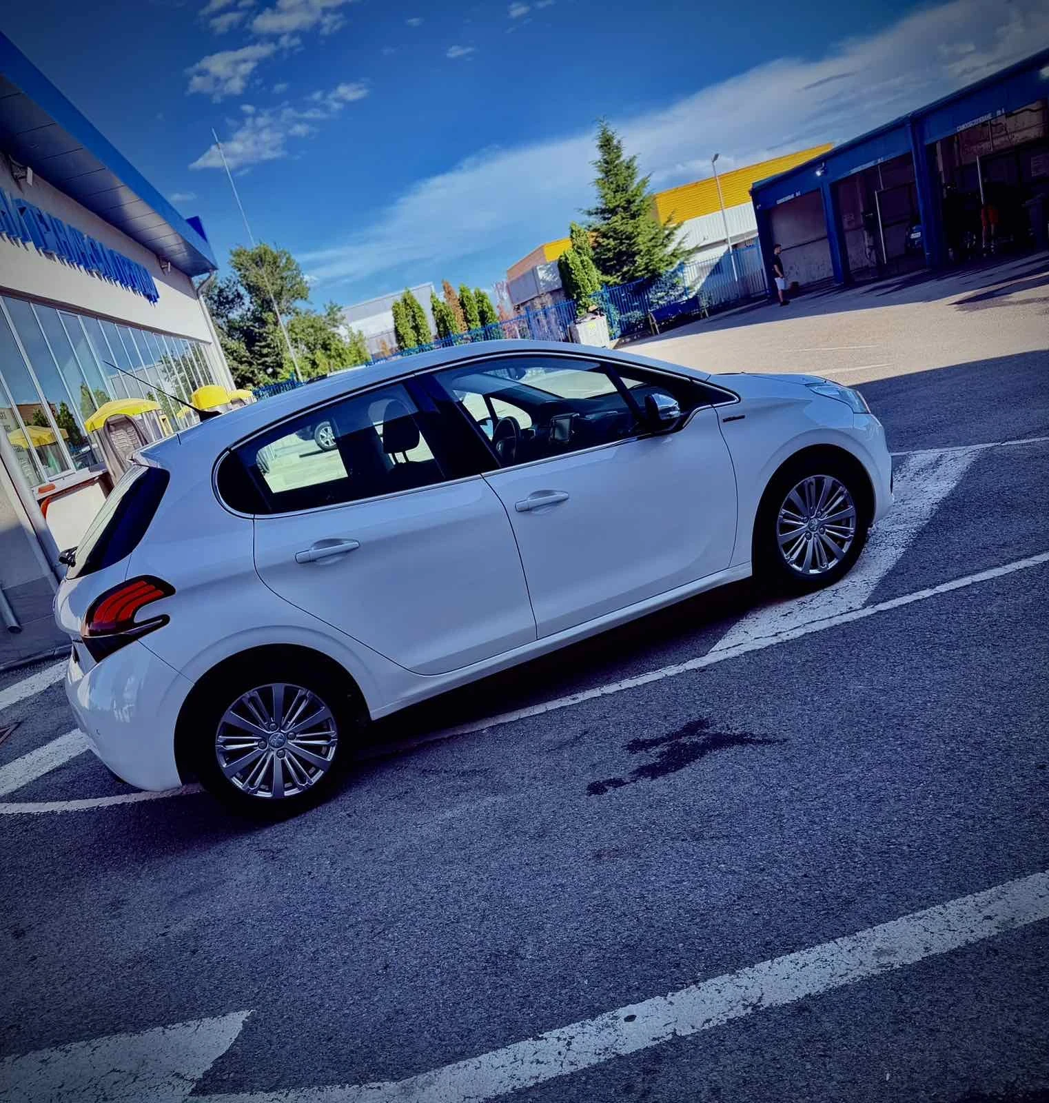Peugeot 208 Gt line, снимка 11 - Автомобили и джипове - 54977801