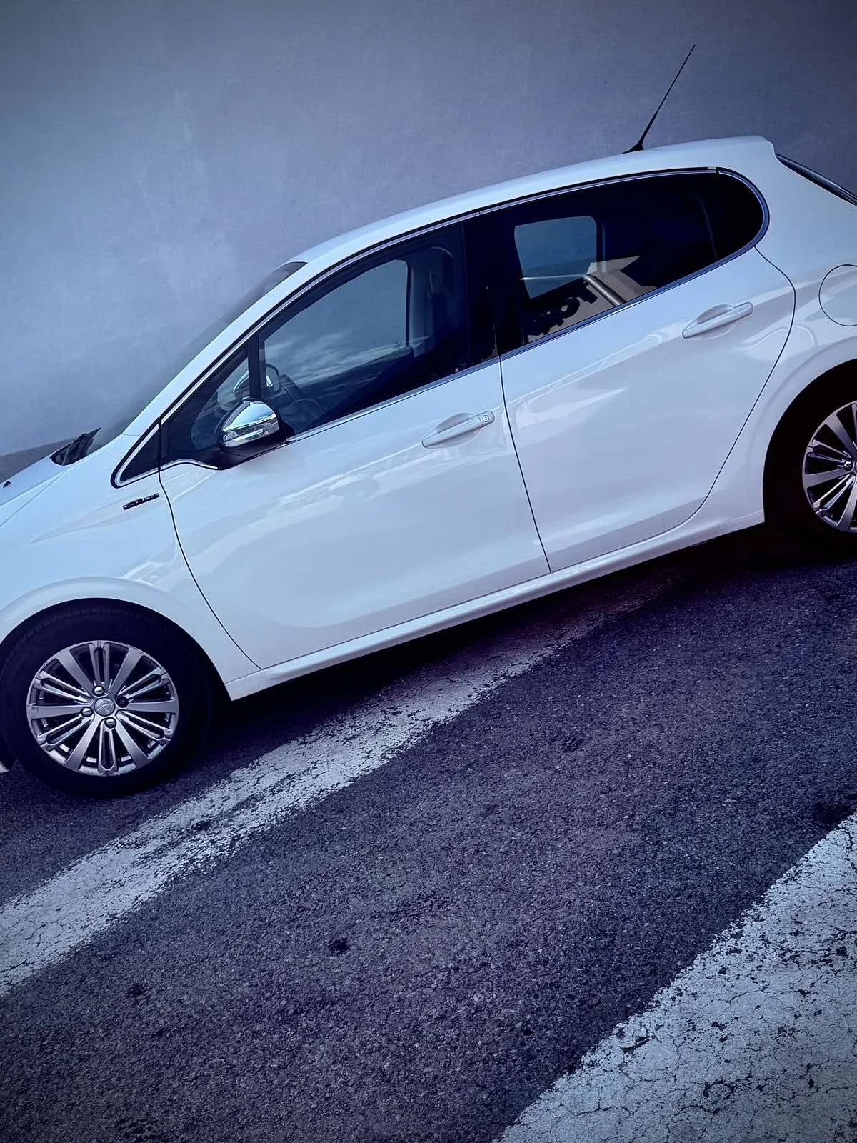Peugeot 208 Gt line, снимка 3 - Автомобили и джипове - 54977801