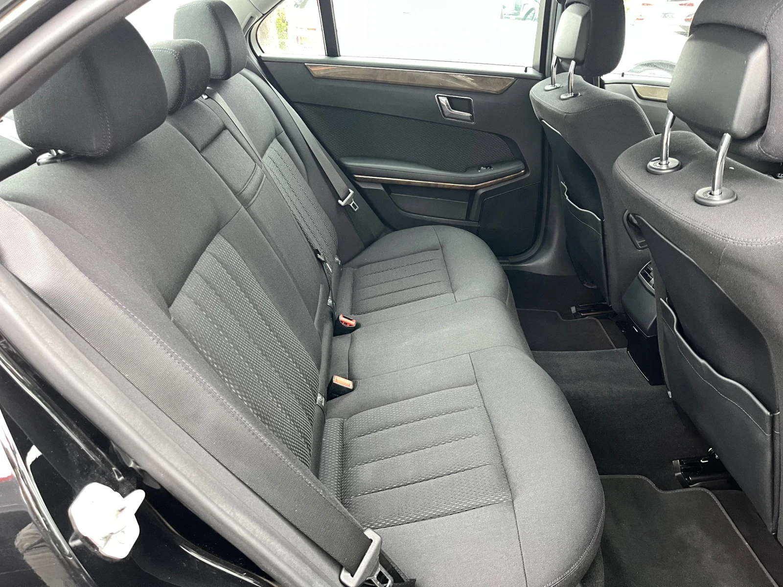 Mercedes-Benz E 200 CDI Elegance, снимка 15 - Автомобили и джипове - 55007406