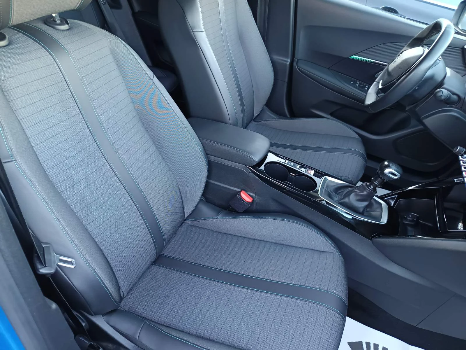 Peugeot 2008 Allure Pack i-Cockpit Сервизна книжка PureTech, снимка 11 - Автомобили и джипове - 56215762
