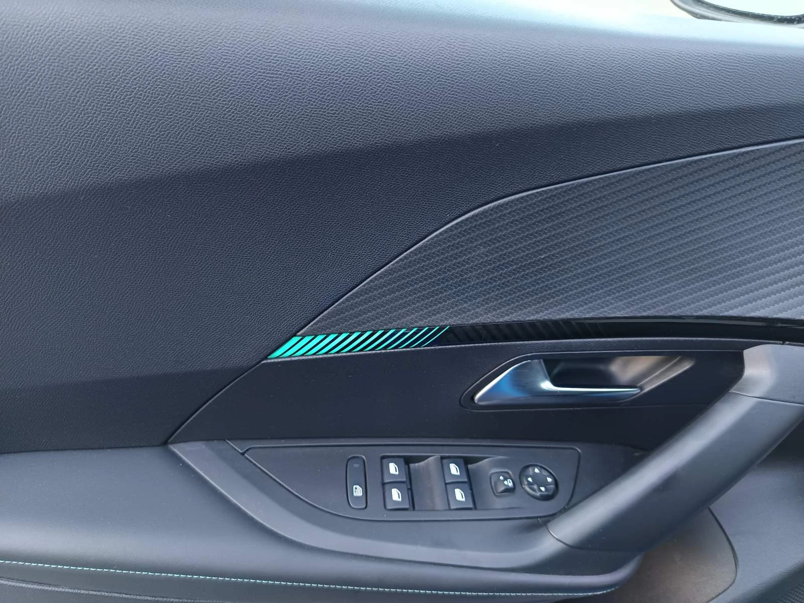 Peugeot 2008 Allure Pack i-Cockpit Сервизна книжка PureTech, снимка 15 - Автомобили и джипове - 56215762