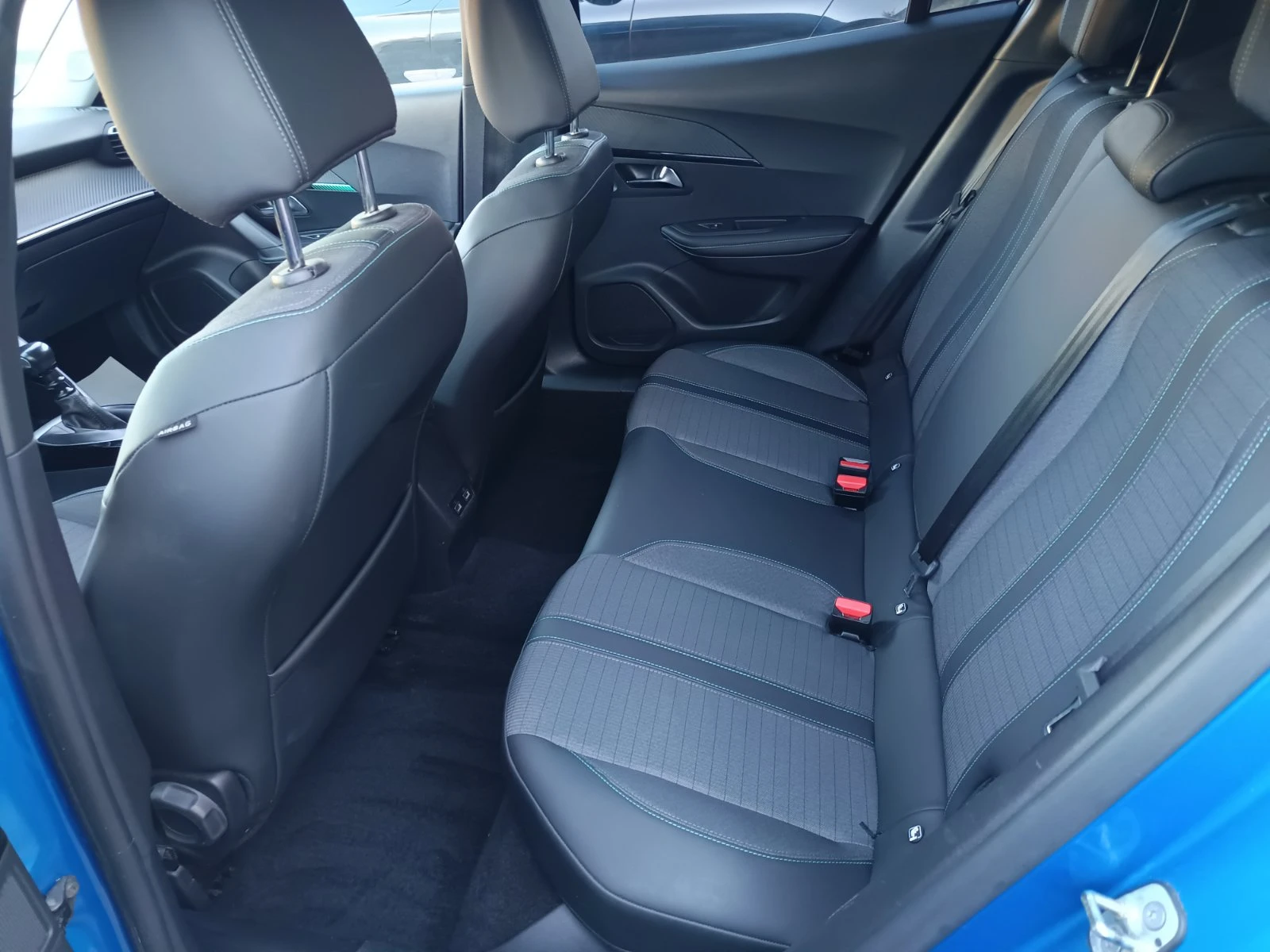 Peugeot 2008 Allure Pack i-Cockpit Сервизна книжка PureTech, снимка 13 - Автомобили и джипове - 56215762