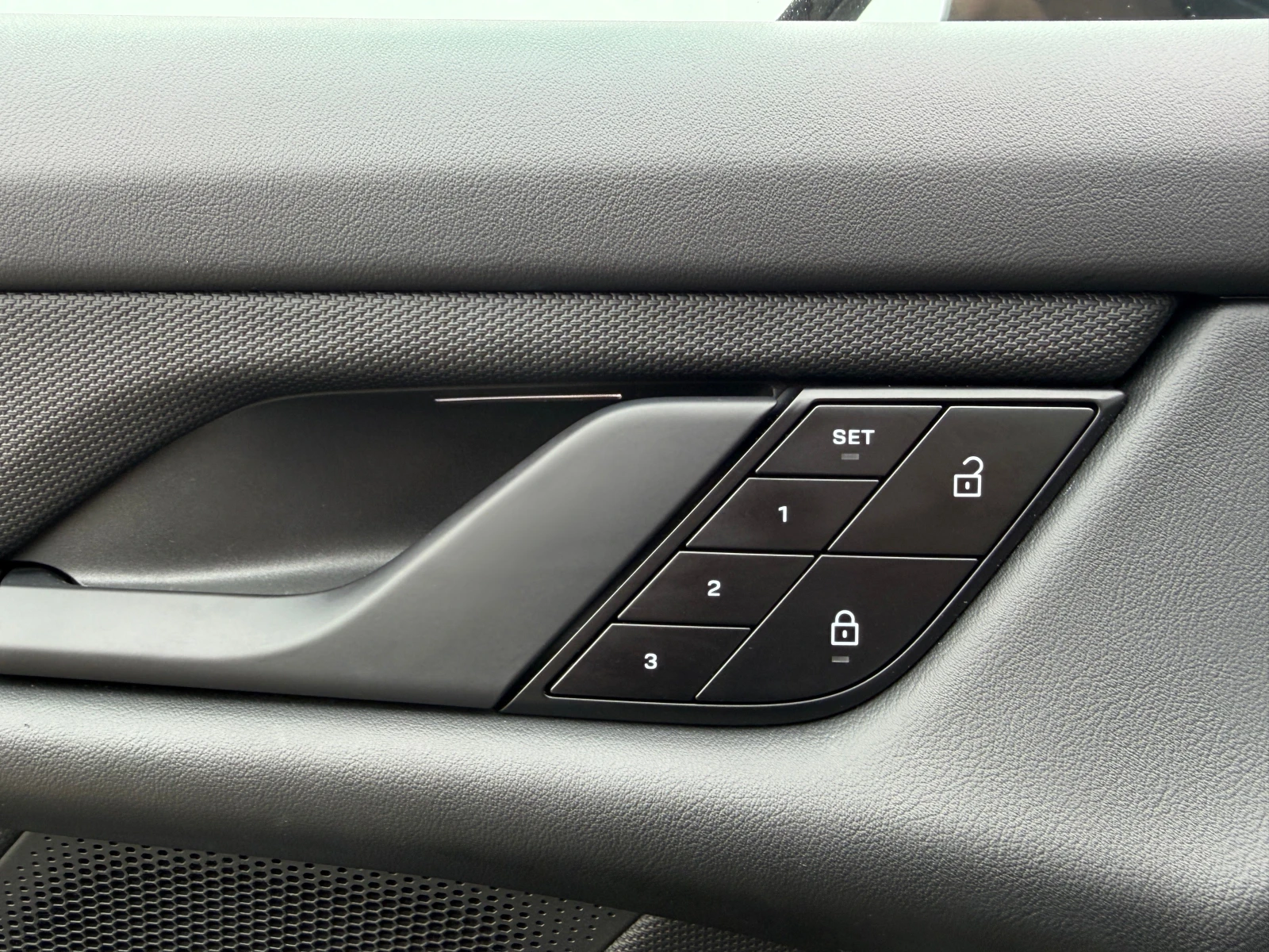 Porsche Taycan Cross Turismo LED Navi Leather Camera HeadUp | Mobile.bg � ����������� 13