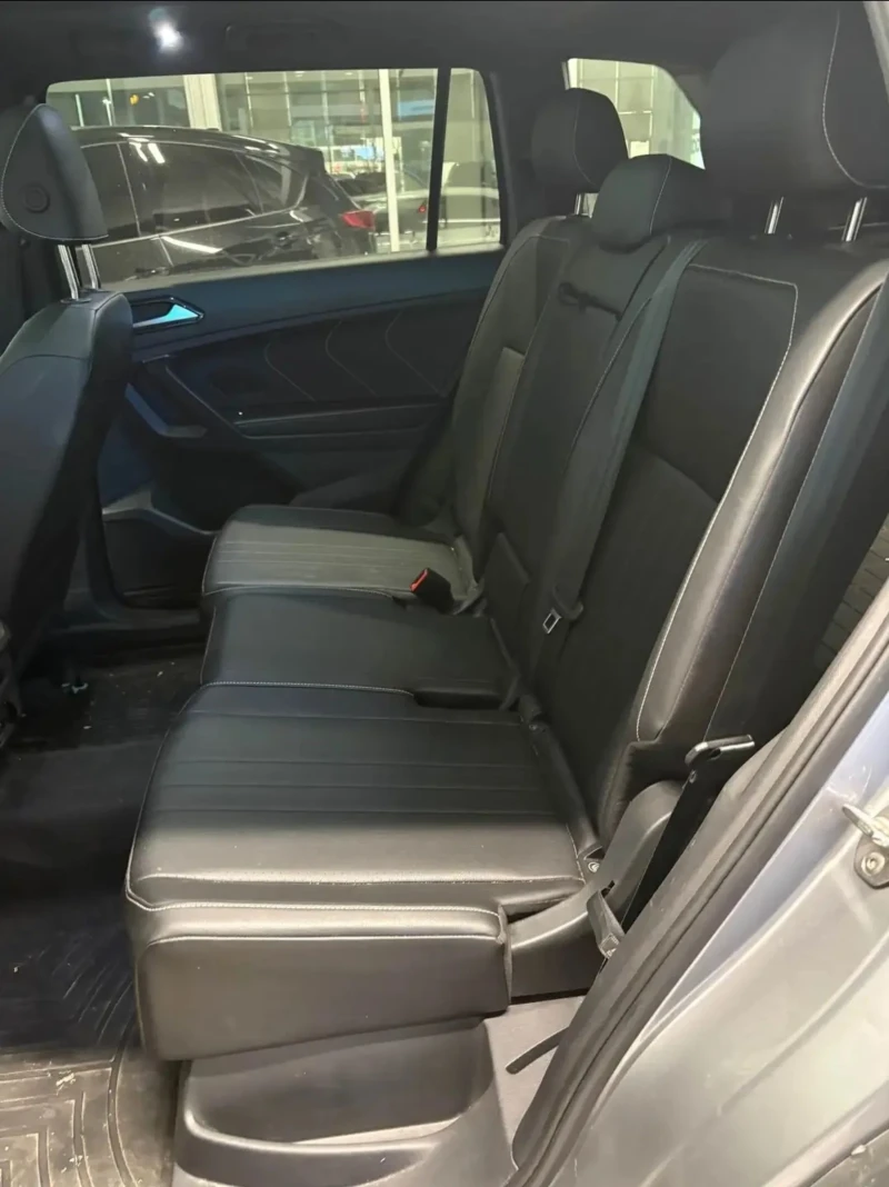 VW Tiguan R-line/4x4/Панорама/Подгрев/Камера/Без инцидент, снимка 10 - Автомобили и джипове - 53599669