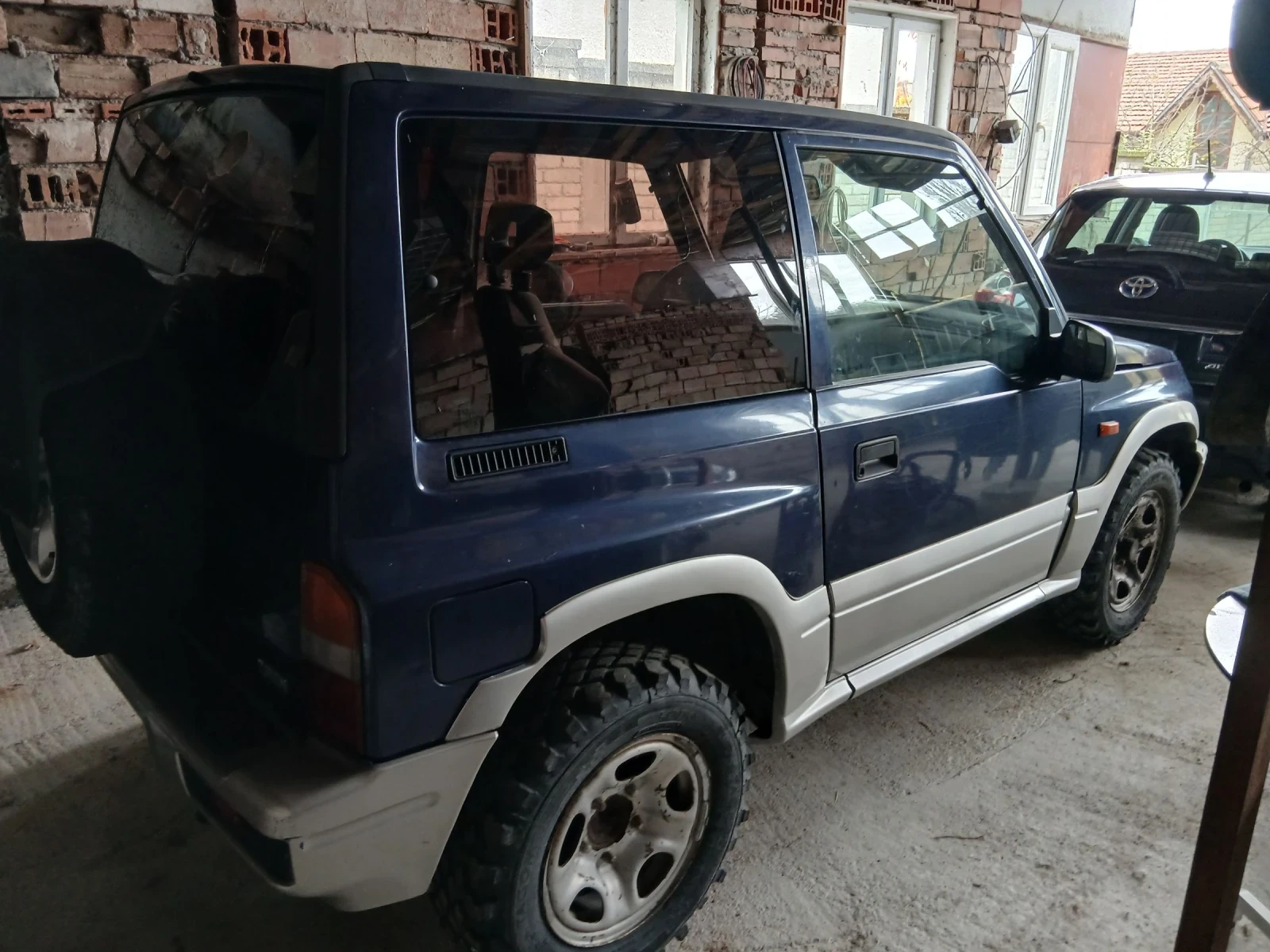 Suzuki Vitara 2.0 HDI - изображение 4