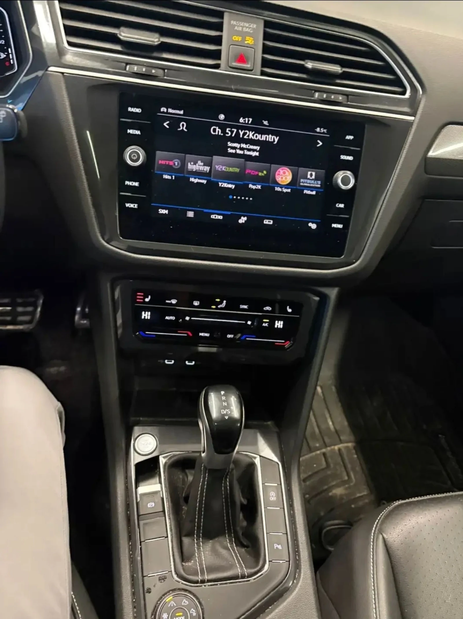 VW Tiguan R-line/4x4/Панорама/Подгрев/Камера/Без инцидент - изображение 7