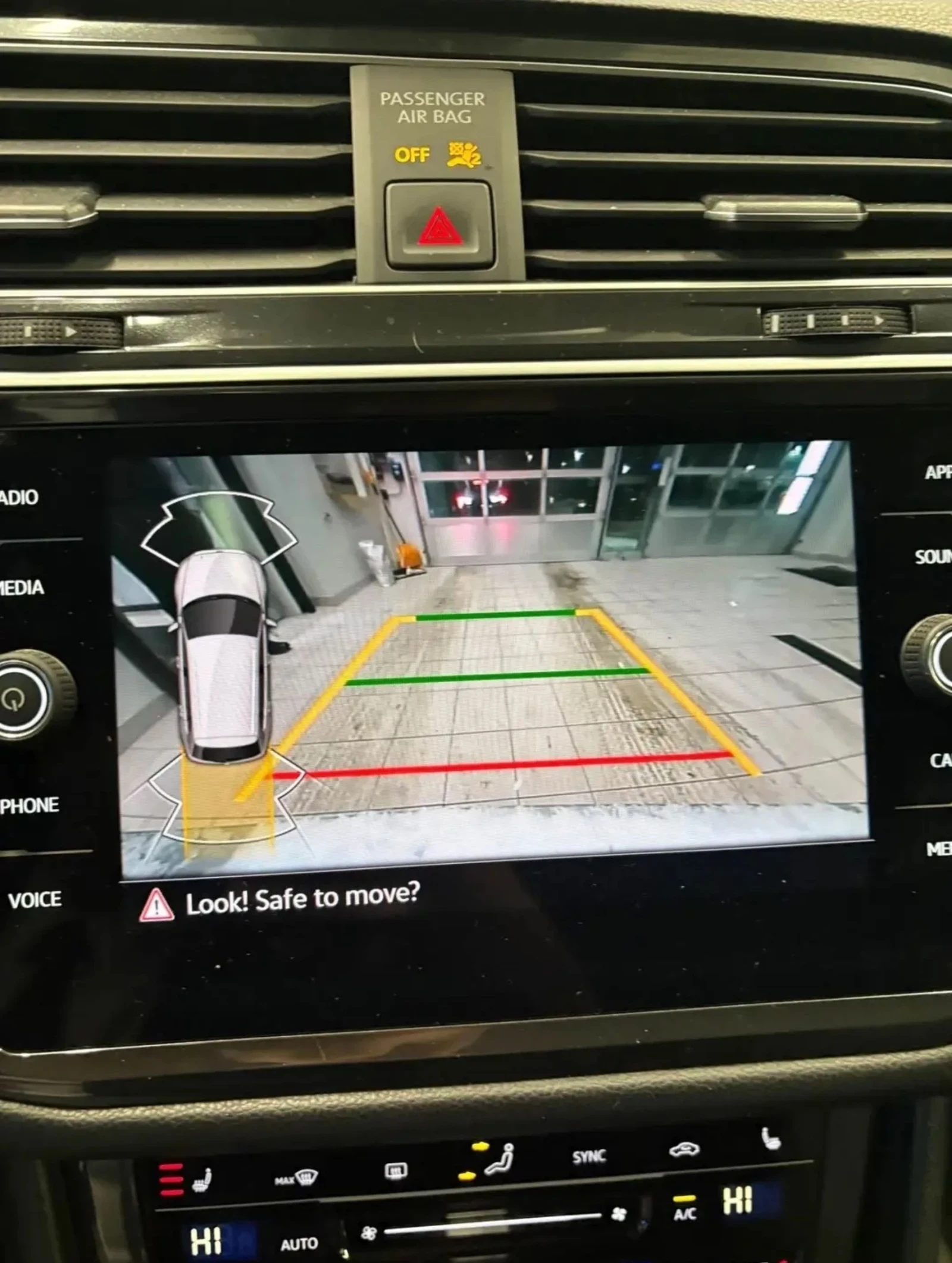 VW Tiguan R-line/4x4/Панорама/Подгрев/Камера/Без инцидент - изображение 9