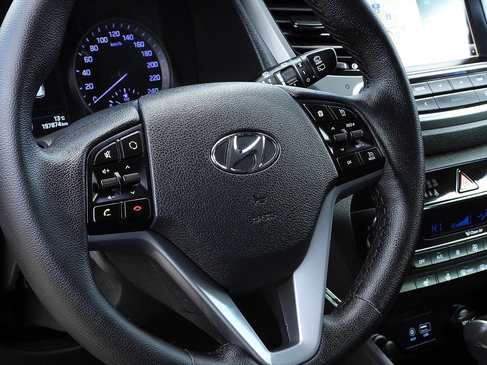 Hyundai Tucson 2.0ШВЕЙЦАРИЯ/4x4/АВТОМАТИК/КАМЕРА/НАВИ - изображение 9