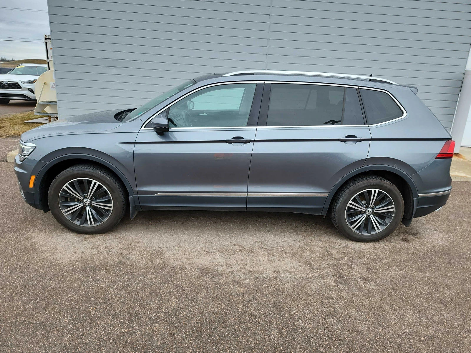 VW Tiguan HIGHLINE| ПОДГРЕВИ| ПАНОРАМА| , снимка 3 - Автомобили и джипове - 53813286