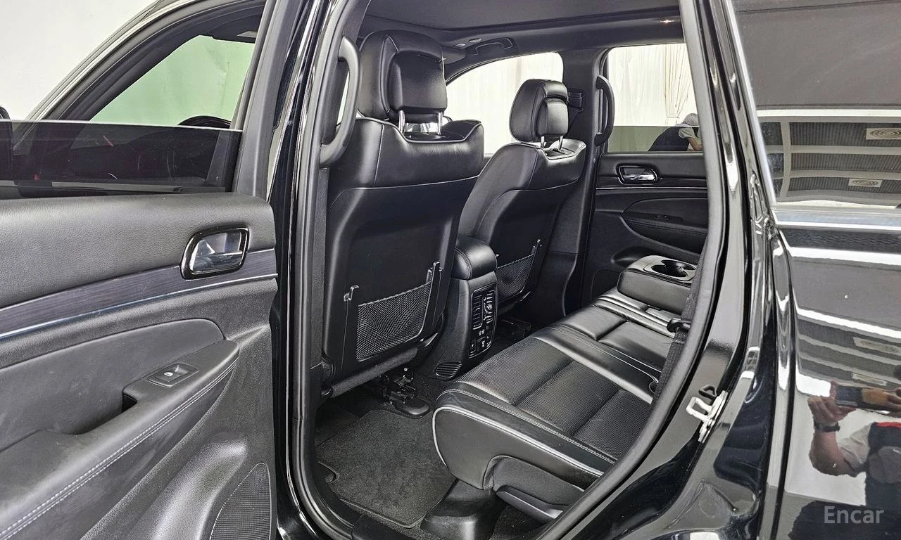 Jeep Grand cherokee 3.6* V6* 8ZF* OVERLAND* ДИСТРОНИК* ОБДУХВАНЕ* КАМЕ, снимка 15 - Автомобили и джипове - 54863363