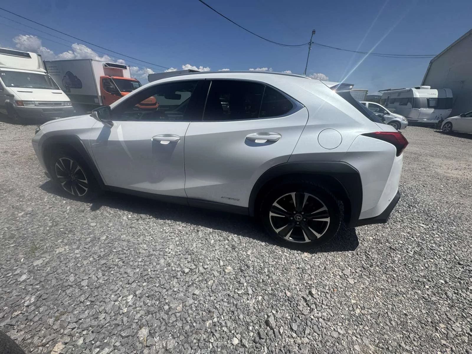Lexus UX 250h, снимка 3 - Автомобили и джипове - 55365376