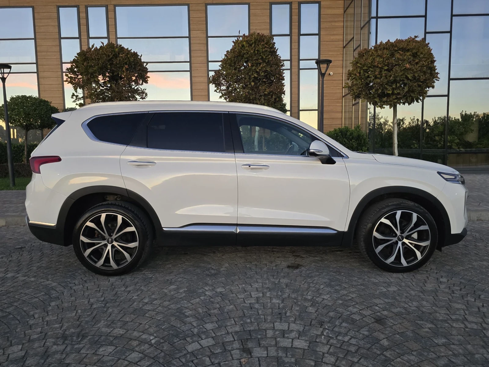 Hyundai Santa fe 2.2CRDi 4WD.Head up.Distronic.360cam.FULL, снимка 4 - Автомобили и джипове - 55965357