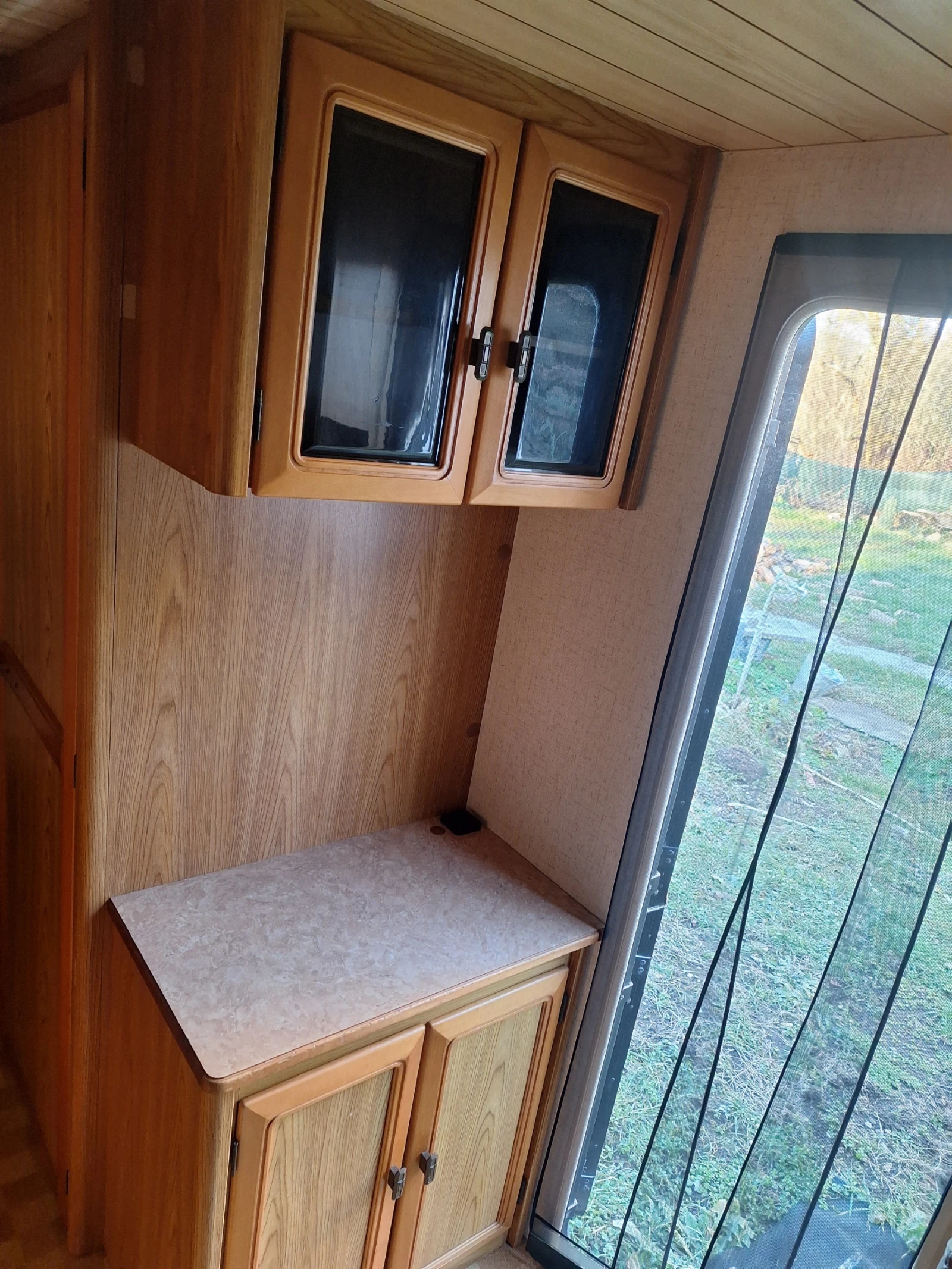 Каравана Burstner CiTY, снимка 8 - Каравани и кемпери - 54038427