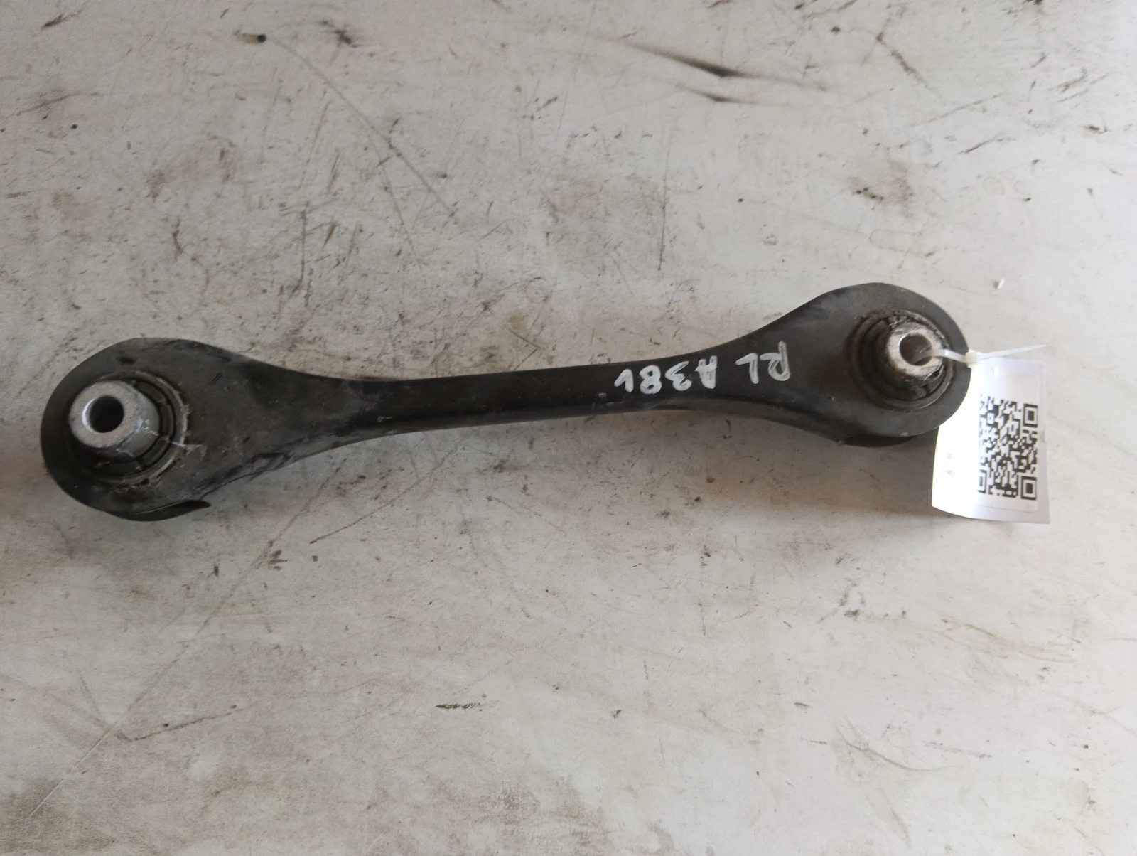 носач заден 5Q0505323D Audi A3