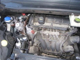 Citroen C4 Picasso 1.8i-125k-GPL, снимка 15