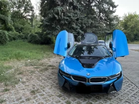     BMW i8 .