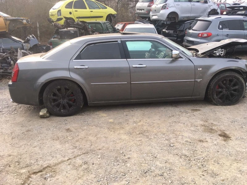 Chrysler 300c, снимка 3 - Автомобили и джипове - 44629184