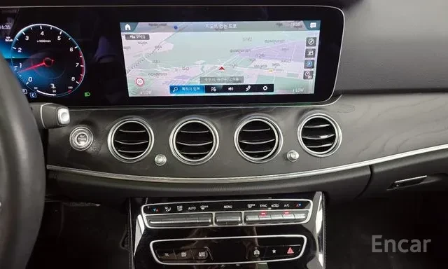 Mercedes-Benz E 250 AVANTGARDE * 360 КАМЕРА * HEAD UP * FACELIFT * , снимка 8 - Автомобили и джипове - 56180072