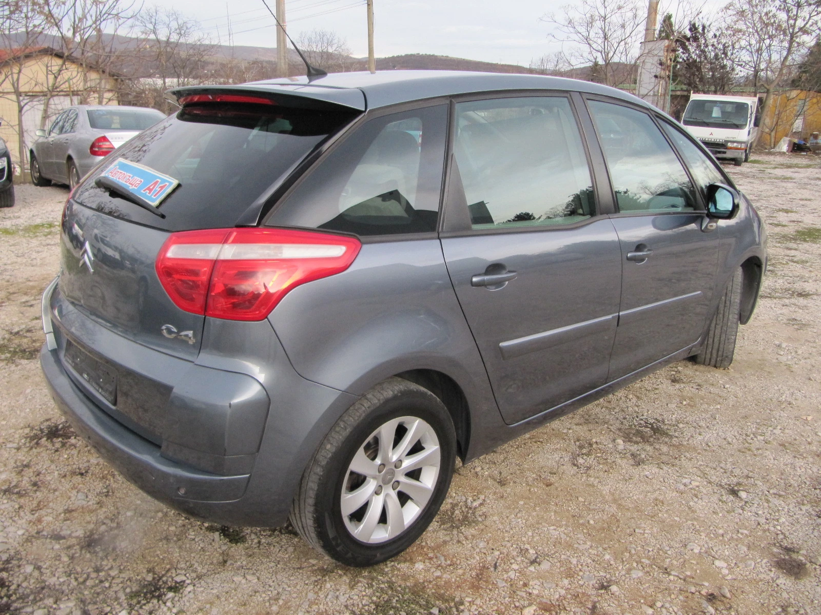 Citroen C4 Picasso 1.8i-125k-GPL - изображение 7