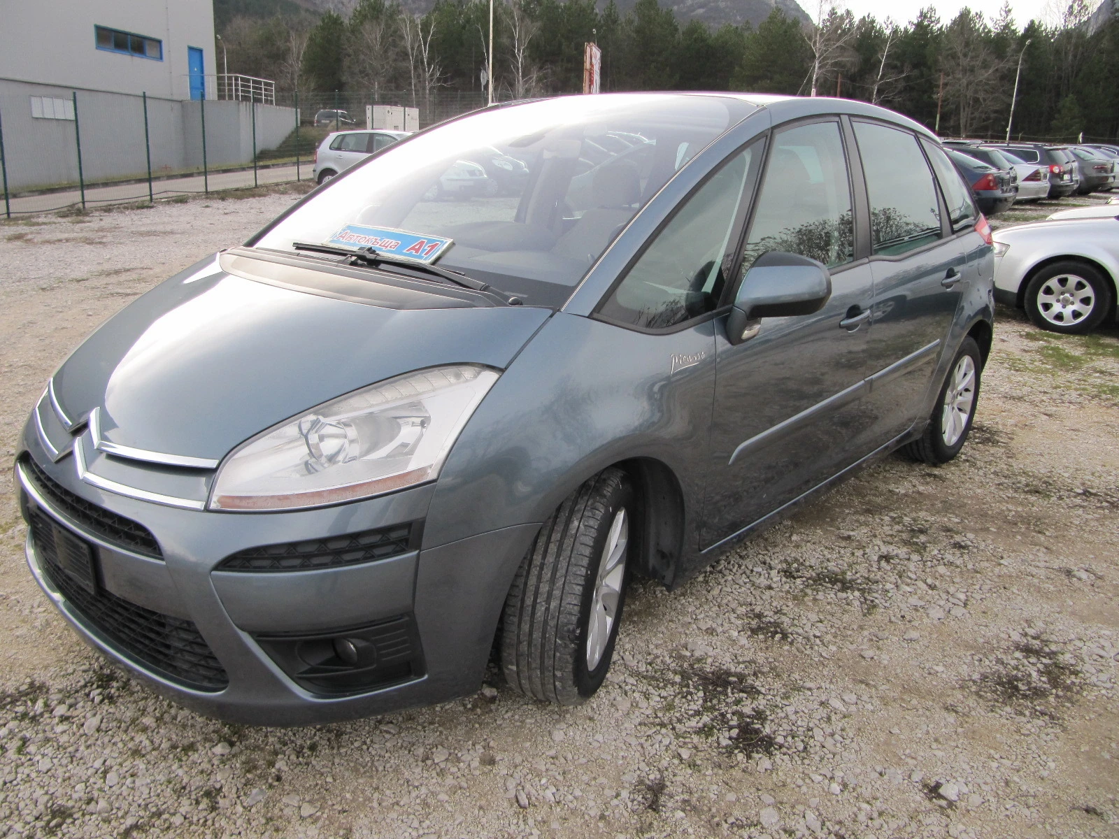 Citroen C4 Picasso 1.8i-125k-GPL - изображение 3