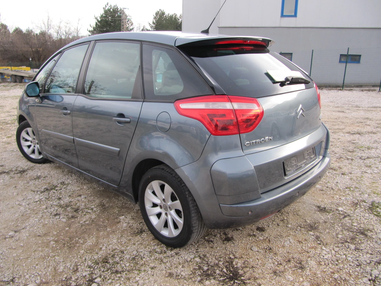 Citroen C4 Picasso 1.8i-125k-GPL - изображение 5