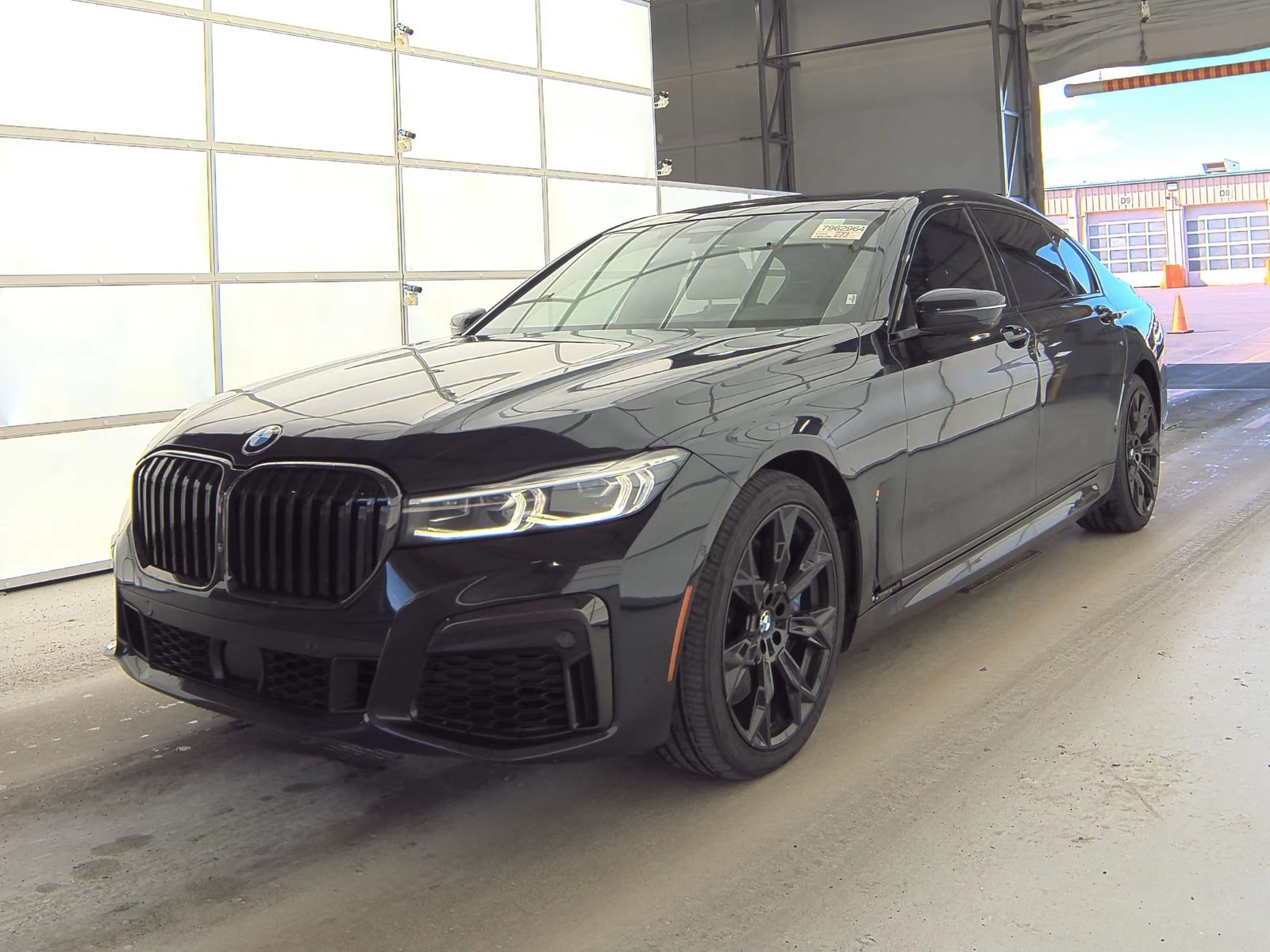 BMW 750 XDRIVE * M SPORT LINE * MASSAGE * HEAD UP * LED  | Mobile.bg — изображение 1