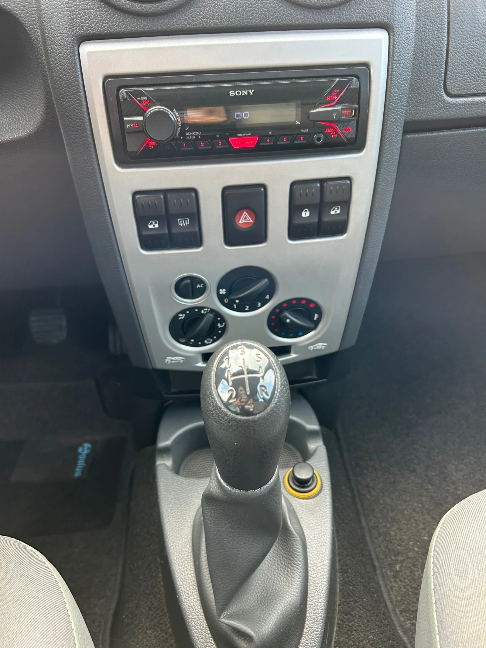 Dacia Logan 1.6 MPI      7  | Mobile.bg   14