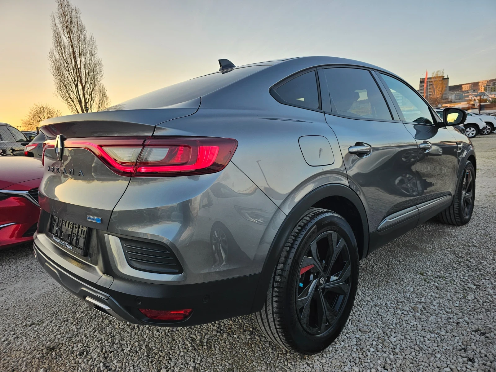 Renault Arkana 1.6i-Hybrid, RS-Line, снимка 4 - Автомобили и джипове - 54141477
