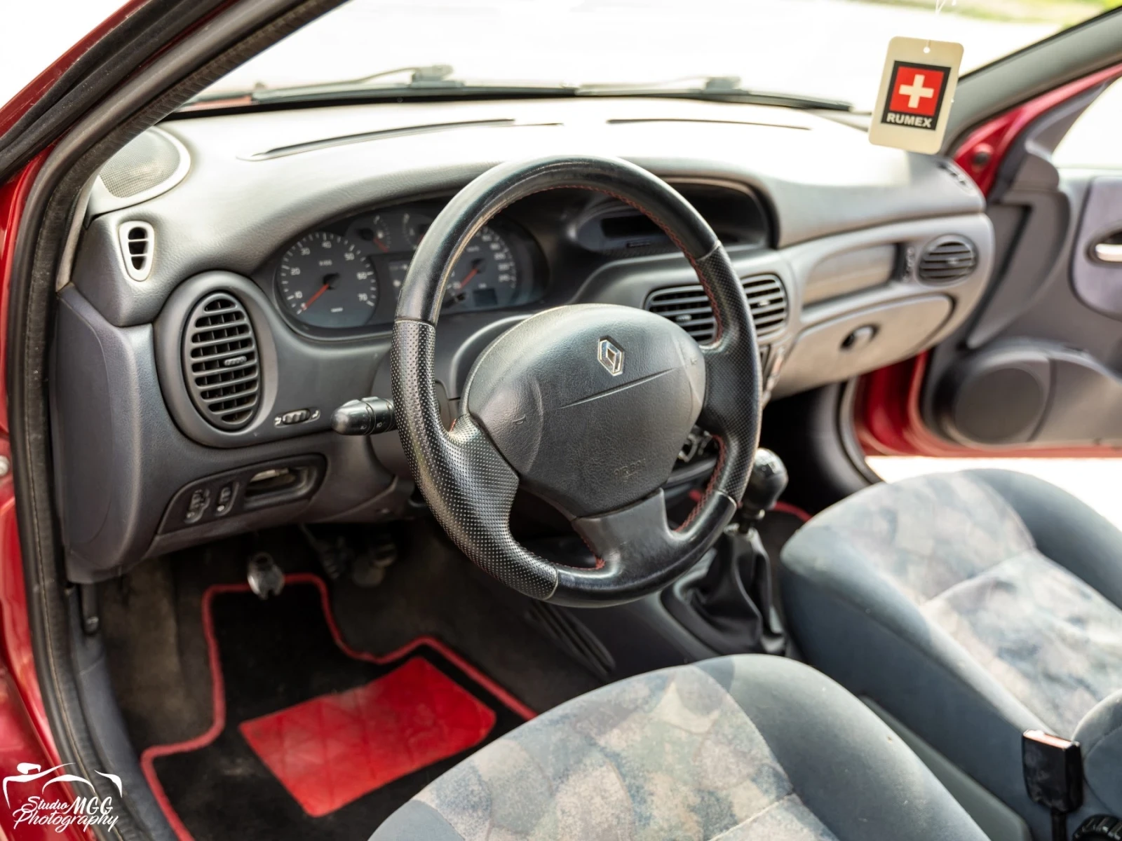 Renault Megane, снимка 12 - Автомобили и джипове - 54307199