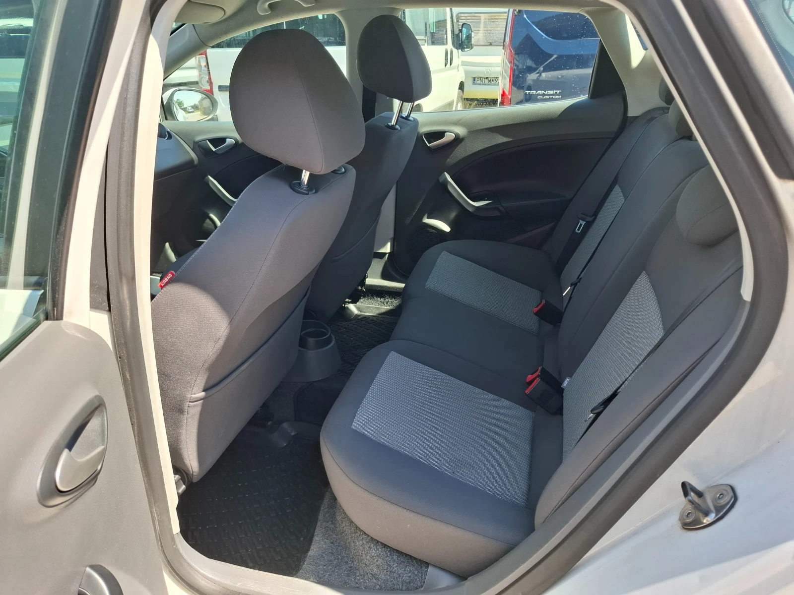 Seat Ibiza 1.2i 105кс., снимка 7 - Автомобили и джипове - 54377449