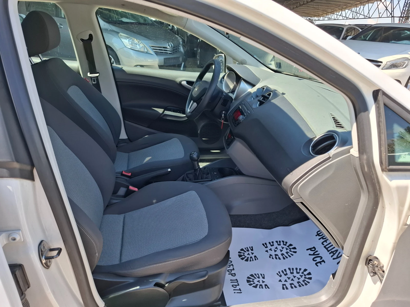Seat Ibiza 1.2i 105кс., снимка 10 - Автомобили и джипове - 54377449