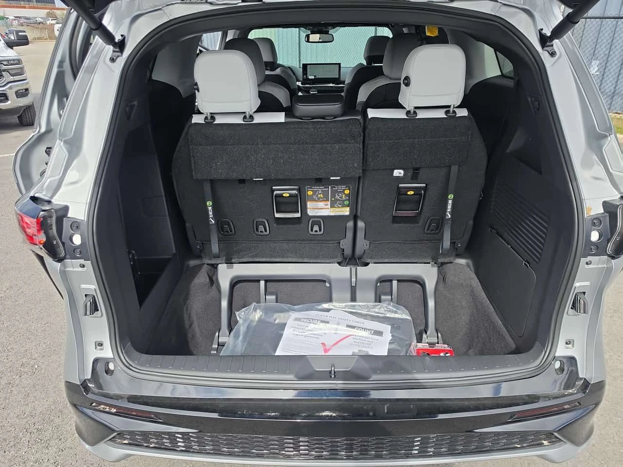 Toyota Sienna ЧИСТО НОВА, снимка 12 - Автомобили и джипове - 54580960