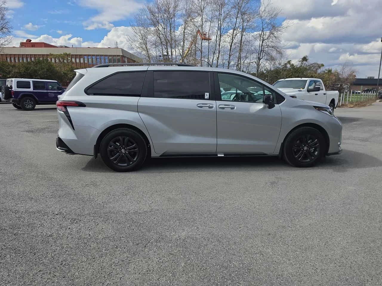 Toyota Sienna ЧИСТО НОВА, снимка 3 - Автомобили и джипове - 54580960