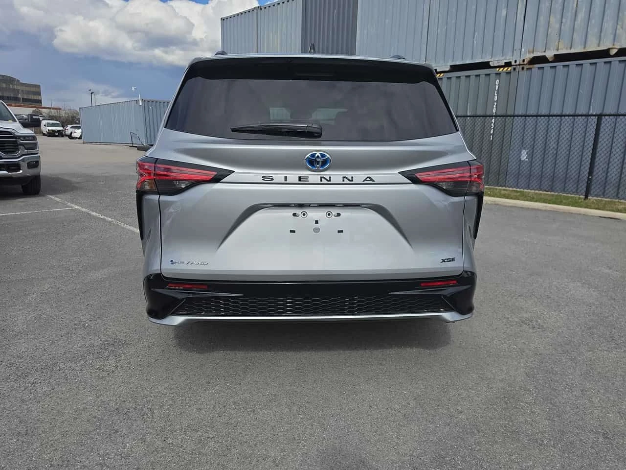 Toyota Sienna ЧИСТО НОВА, снимка 4 - Автомобили и джипове - 54580960