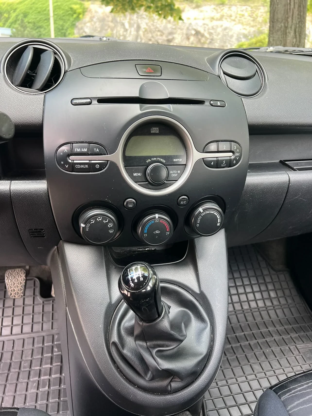 Mazda 2, снимка 9 - Автомобили и джипове - 54910184
