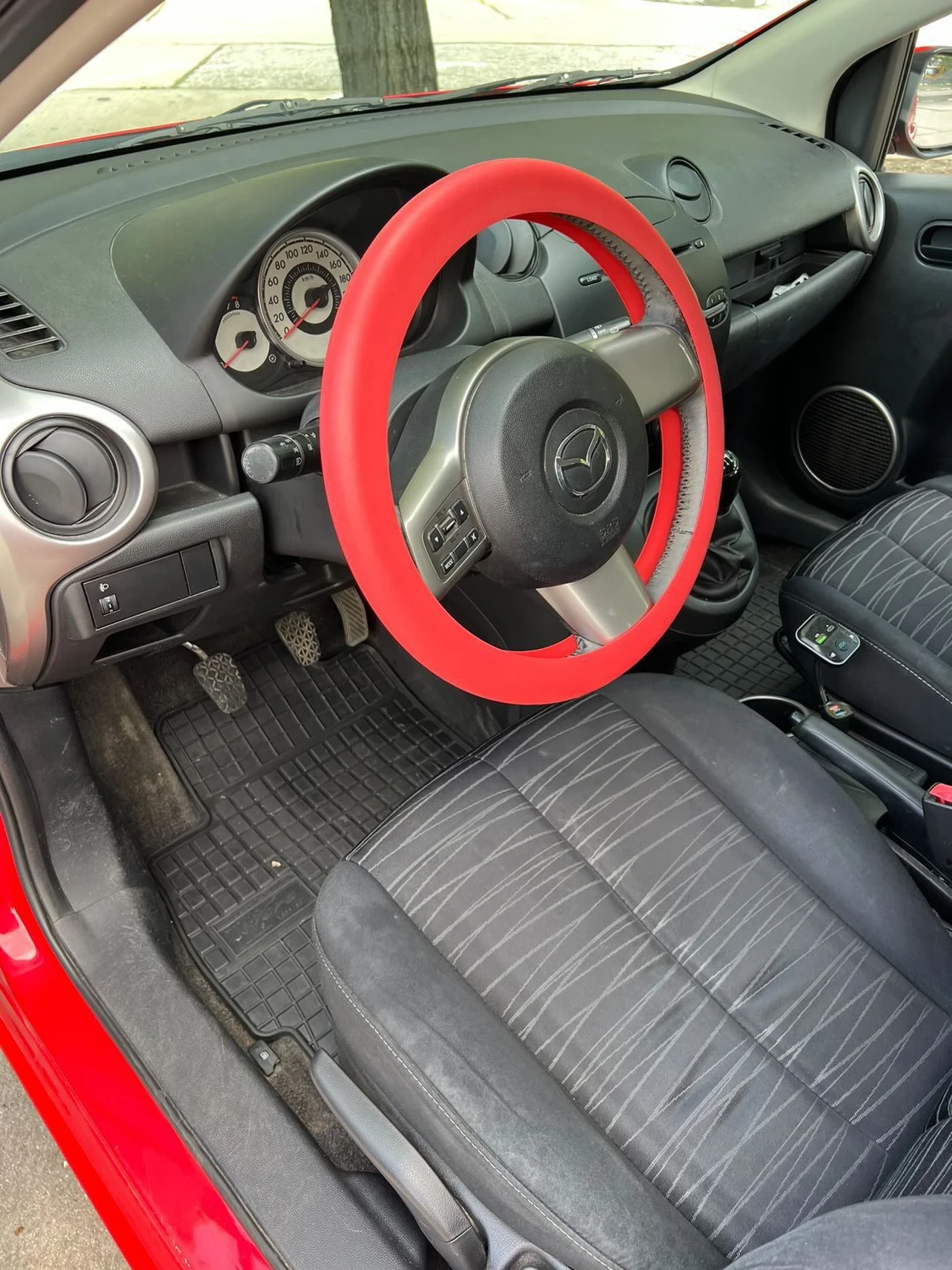 Mazda 2, снимка 6 - Автомобили и джипове - 54910184