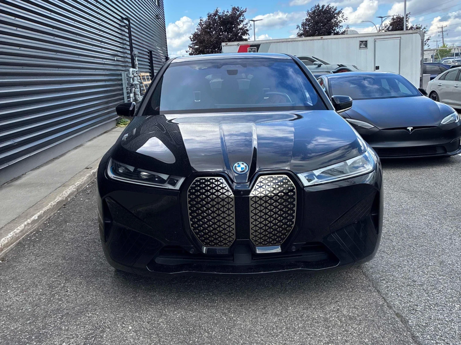 BMW iX M-pack* 360* Lazer* H&K* Sky Lounge* Soft close* О, снимка 3 - Автомобили и джипове - 56116946