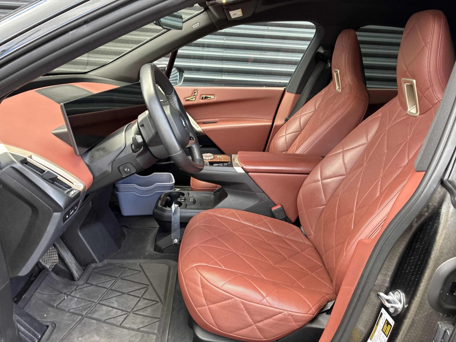 BMW iX M-pack* 360* Lazer* H&K* Sky Lounge* Soft close* О, снимка 11 - Автомобили и джипове - 56116946