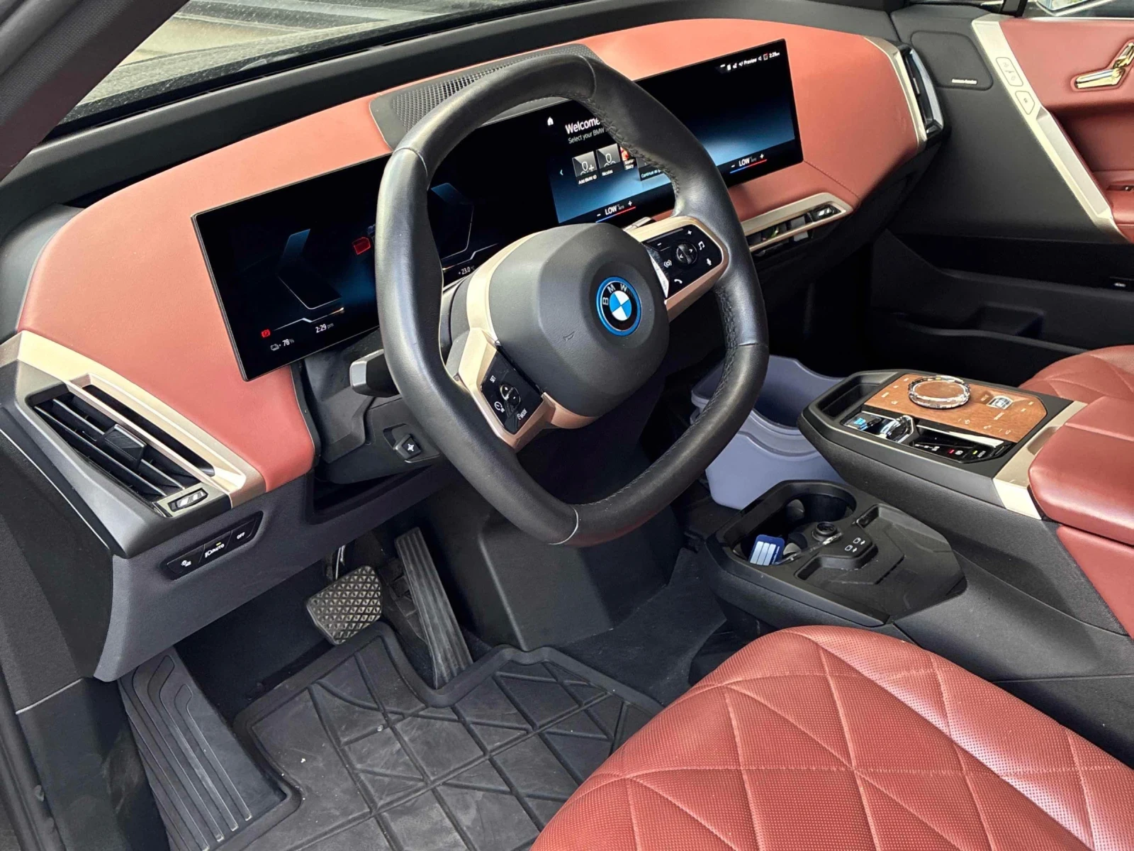 BMW iX M-pack* 360* Lazer* H&K* Sky Lounge* Soft close* О, снимка 6 - Автомобили и джипове - 56116946