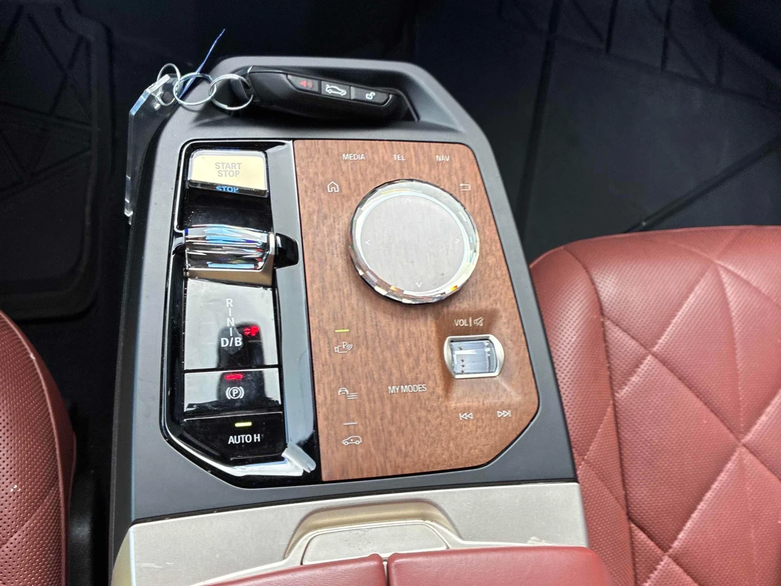 BMW iX M-pack* 360* Lazer* H&K* Sky Lounge* Soft close* О, снимка 10 - Автомобили и джипове - 56116946