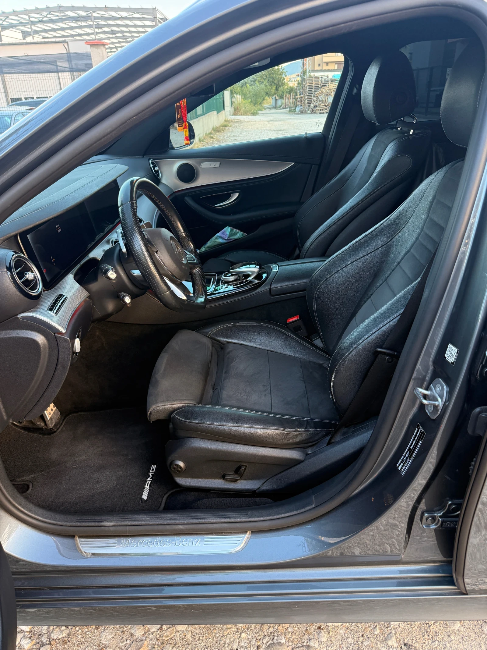 Mercedes-Benz E 220 AMG Line, снимка 16 - Автомобили и джипове - 56137977