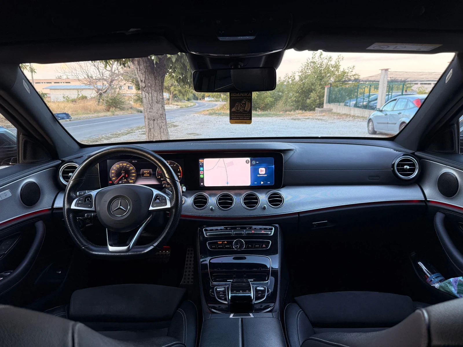 Mercedes-Benz E 220 AMG Line, снимка 17 - Автомобили и джипове - 56137977