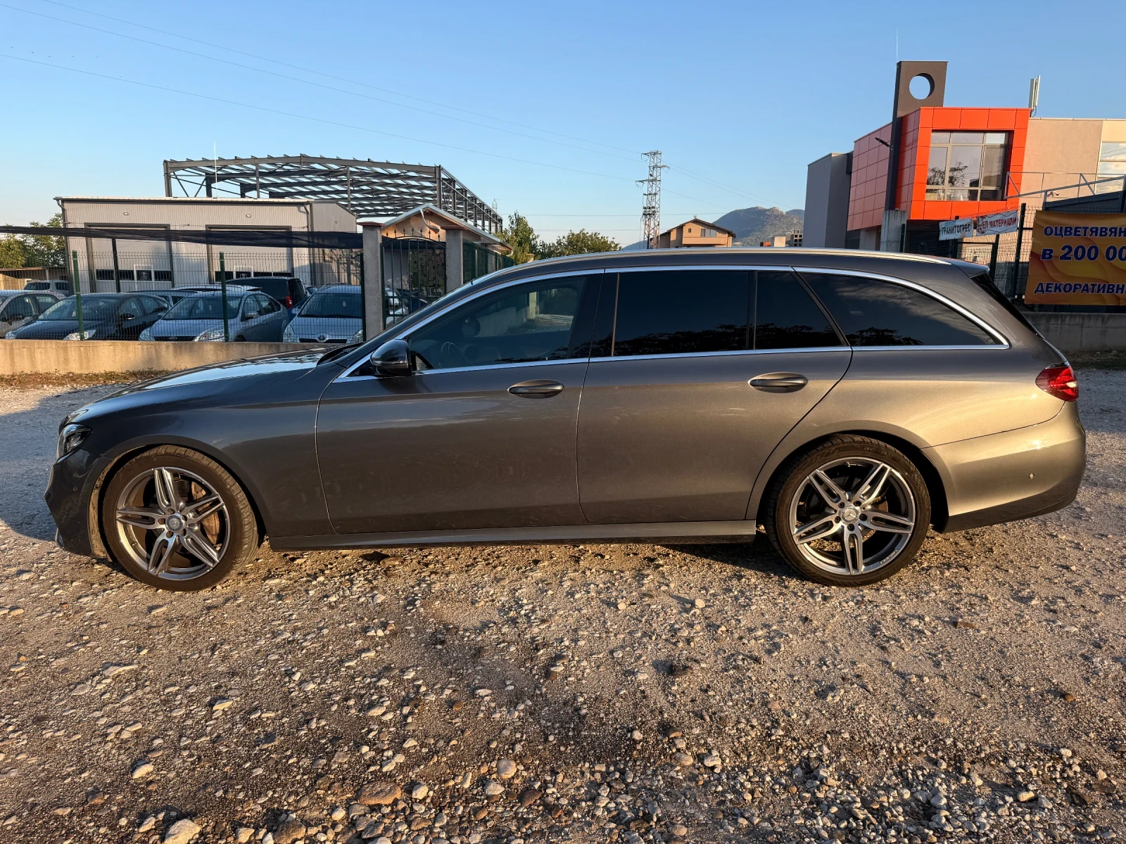 Mercedes-Benz E 220 AMG Line, снимка 3 - Автомобили и джипове - 56137977