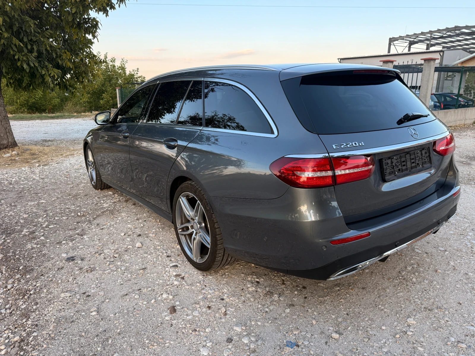 Mercedes-Benz E 220 AMG Line, снимка 10 - Автомобили и джипове - 56137977