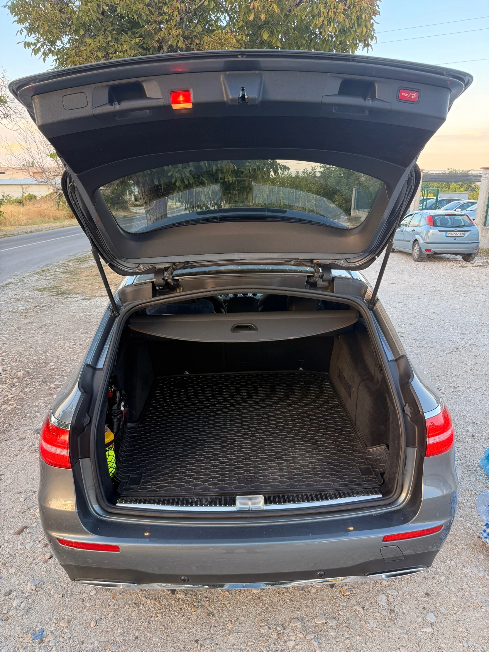 Mercedes-Benz E 220 AMG Line, снимка 13 - Автомобили и джипове - 56137977