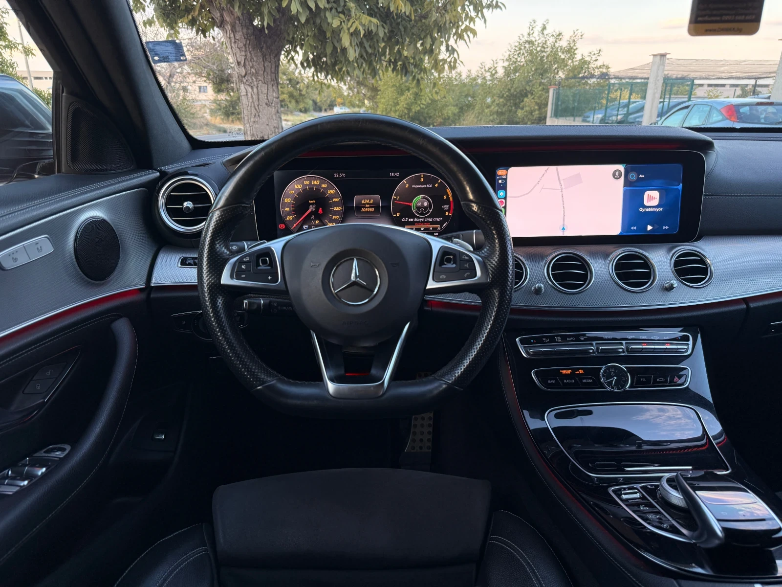 Mercedes-Benz E 220 AMG Line, снимка 14 - Автомобили и джипове - 56137977