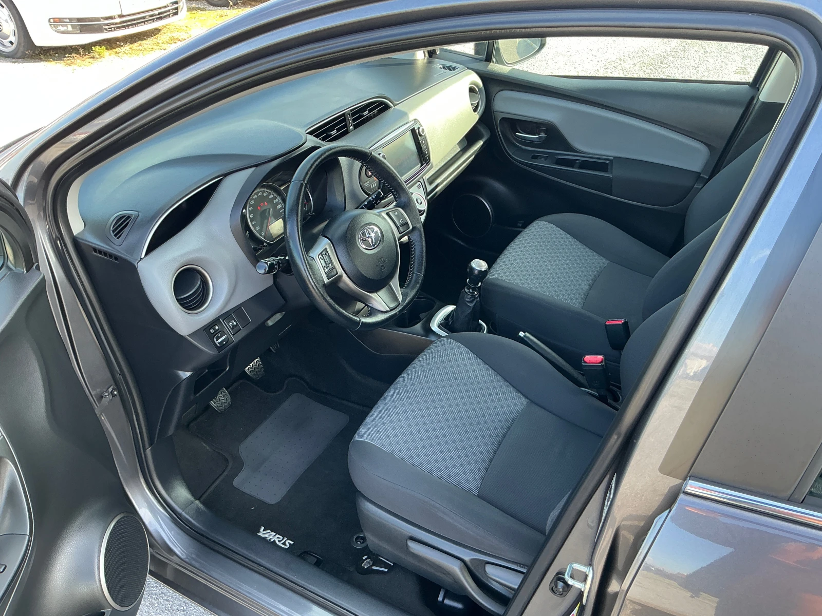 Toyota Yaris 1.4 D4D, снимка 13 - Автомобили и джипове - 56645060