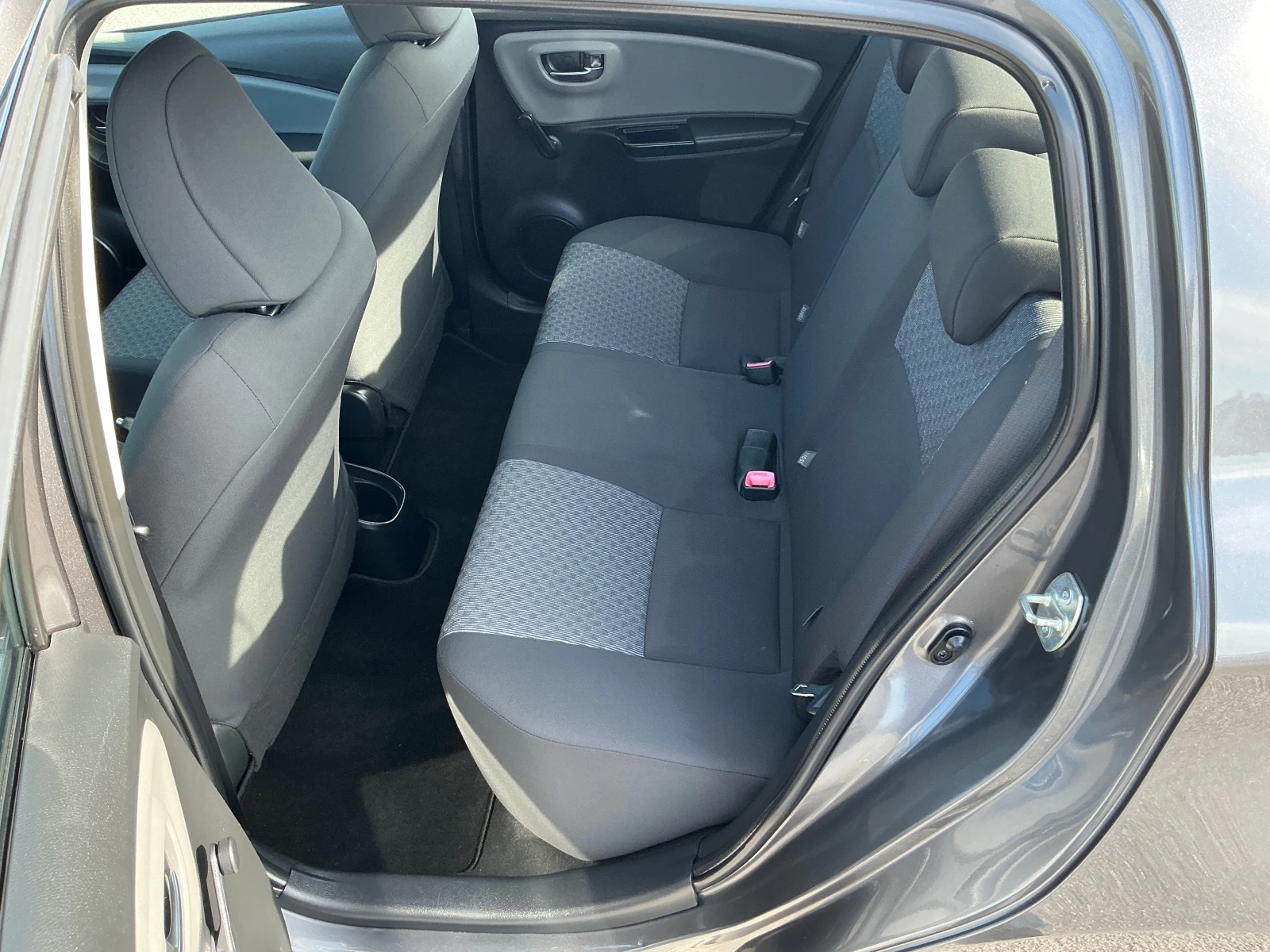 Toyota Yaris 1.4 D4D, снимка 15 - Автомобили и джипове - 56645060