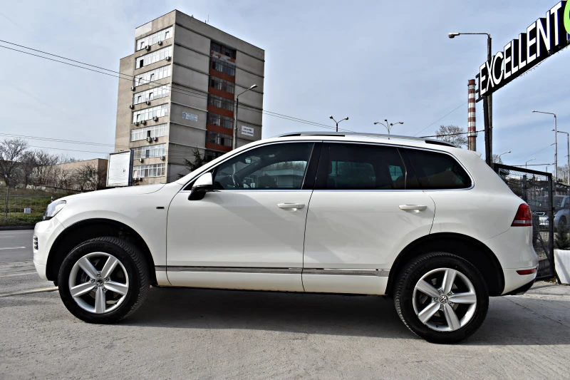 VW Touareg 4.2TDI* EXCLUSIVE* AIRMA* ОБДУХВАНЕ* ПОДГРЕВИ* ПАН, снимка 3 - Автомобили и джипове - 49494643