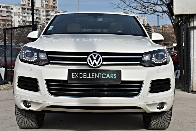 VW Touareg 4.2TDI* EXCLUSIVE* AIRMA* ОБДУХВАНЕ* ПОДГРЕВИ* ПАН, снимка 6 - Автомобили и джипове - 49494643